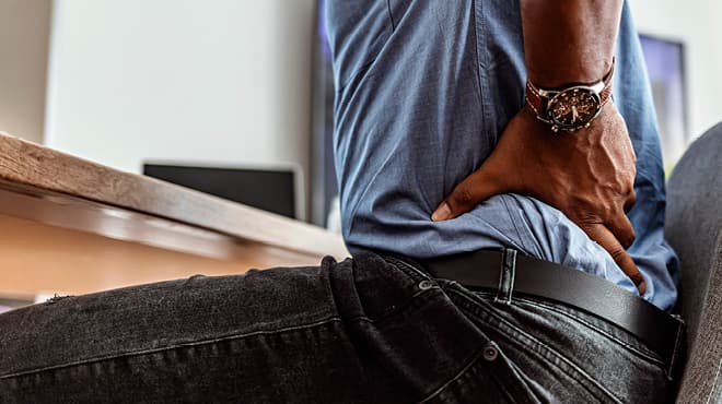 Dr Makda providing natural back pain treatment in Alexandria VA using spinal decompression therapy